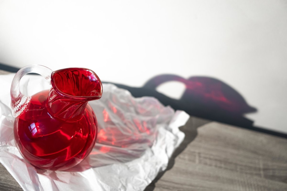 Underlay Garnet Marika Jug on a wooden table with a white cloth